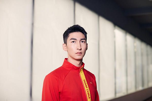 脱岳裙子从后面挺进去小说