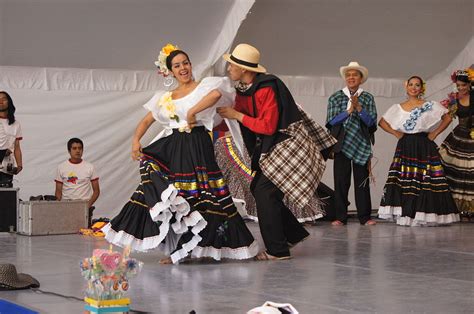  El Baile de Bogotá con Bomba Estéreo: Una Noche Explosiva de Ritmos Colombianos